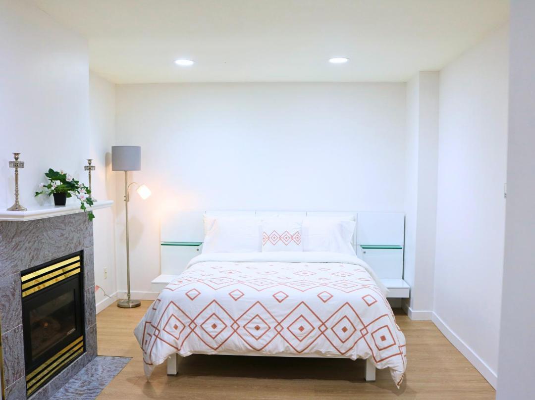 Pristine 3 Beds 2 Washroom Guest Suite Surrey Ngoại thất bức ảnh